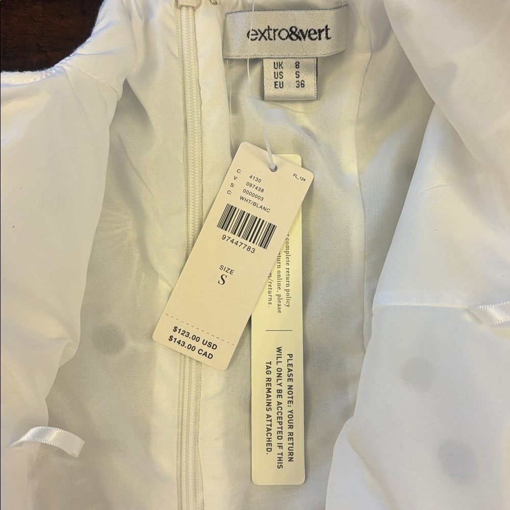 Extro&Vert Ada Flutter-Sleeve Broderie
Midi Dress - Picture 10 of 13